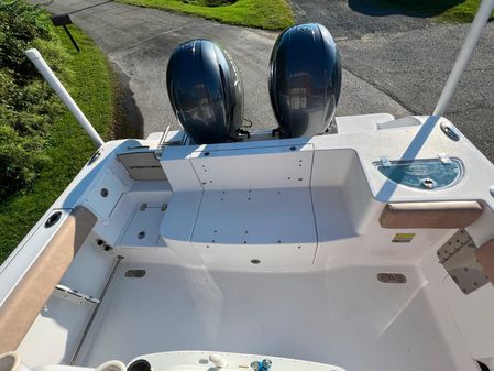 Sportsman Heritage 251 Center Console image