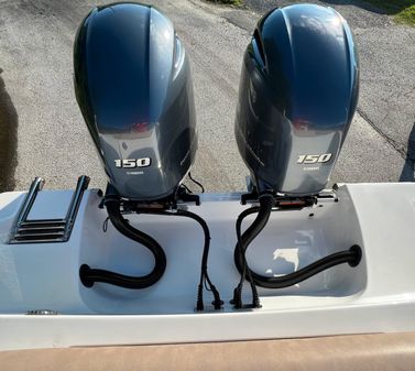 Sportsman Heritage 251 Center Console image