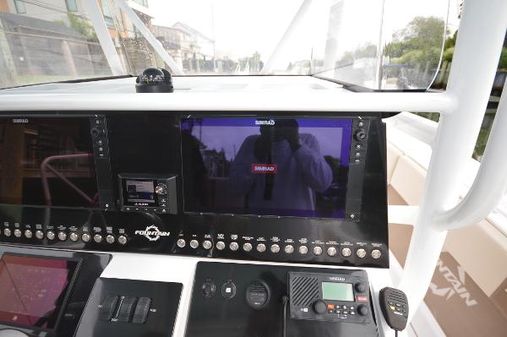 Fountain 38-CENTER-CONSOLE image