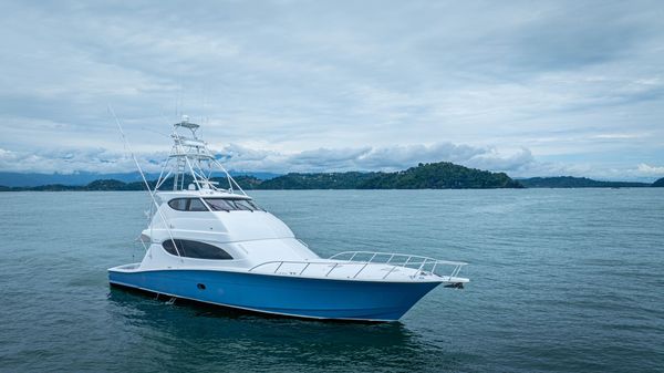 Hatteras 68 Enclosed Bridge 