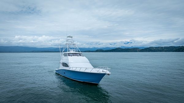 Hatteras 68 Enclosed Bridge image