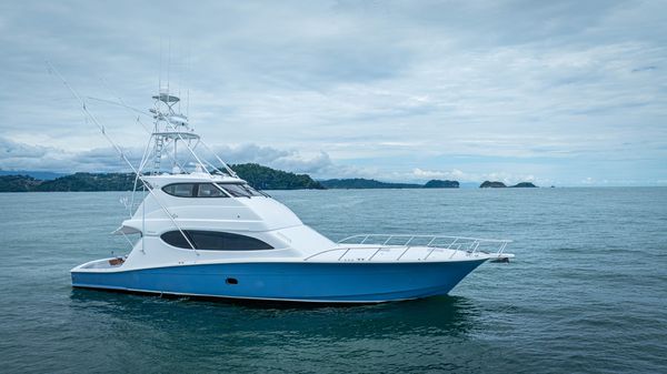 Hatteras 68 Enclosed Bridge image