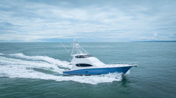 Hatteras 68 Enclosed Bridge image