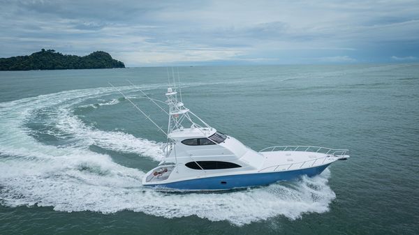 Hatteras 68 Enclosed Bridge image