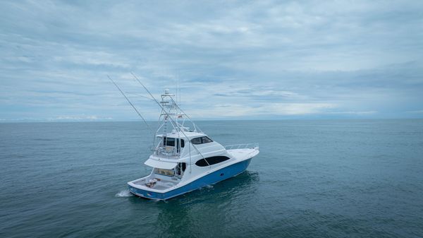 Hatteras 68 Enclosed Bridge image