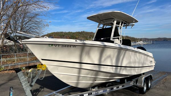 Boston Whaler 230 Outrage