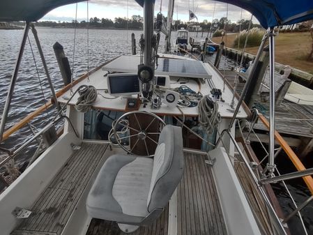 Nauticat 33 image