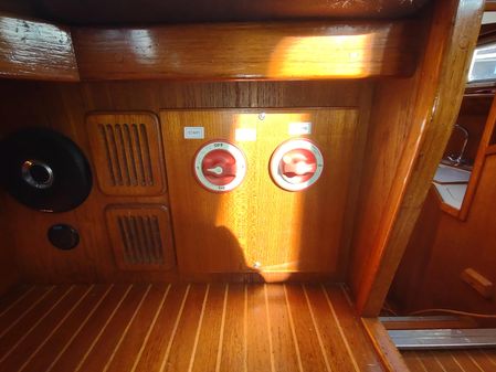 Nauticat 33 image