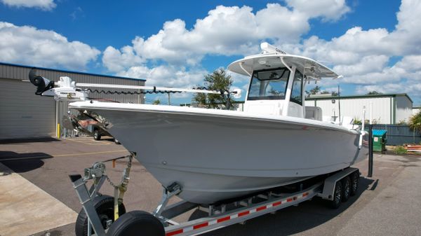 Sea Hunt Gamefish 30 with Coffin Box 