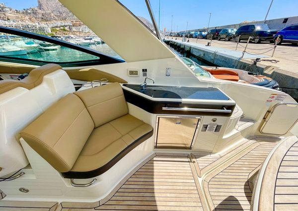 Sea Ray Sundancer 320 image