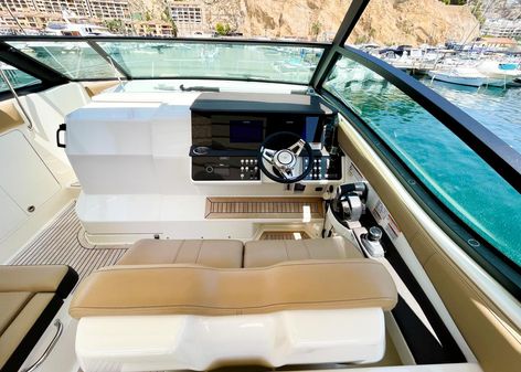 Sea Ray Sundancer 320 image