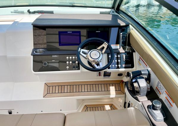 Sea Ray Sundancer 320 image