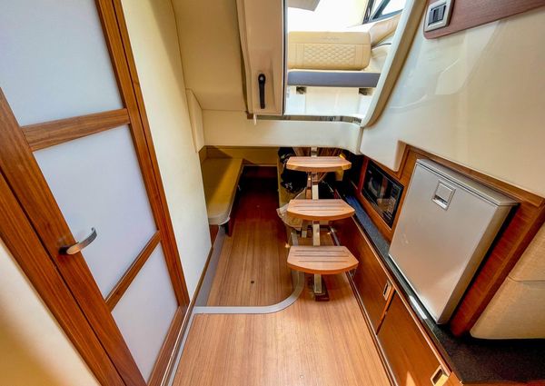 Sea Ray Sundancer 320 image