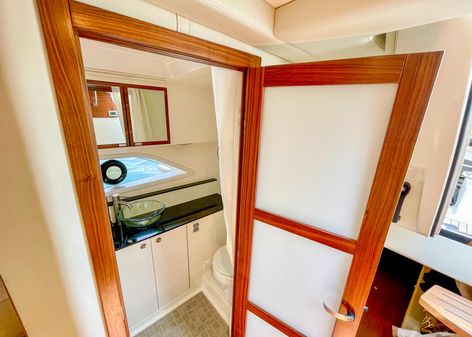 Sea Ray Sundancer 320 image