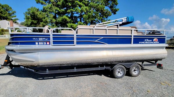 Sun Tracker 22 DLX Fishing Barge
