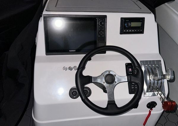 Action 25-CENTER-CONSOLE image