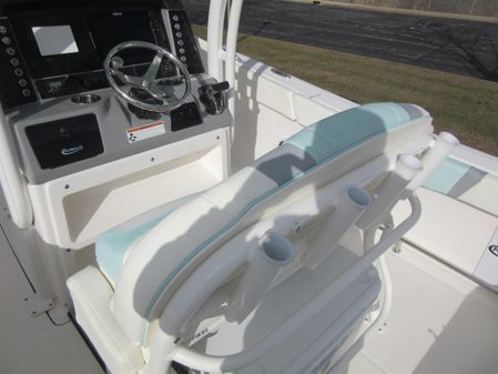 Robalo R230 Center Console image