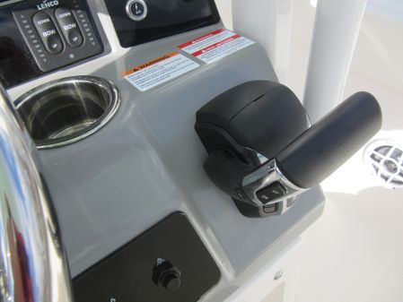 Robalo R230 Center Console image
