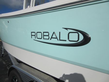 Robalo R230 Center Console image