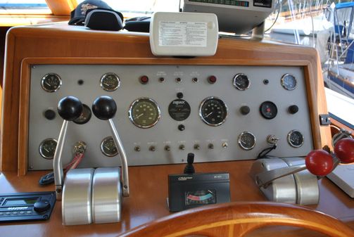 Ocean-alexander 54-COCKPIT-MOTORYACHT image