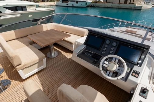 Azimut 80 image