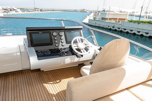 Azimut 80 image