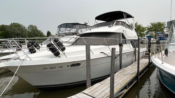 Carver 370 Voyager 