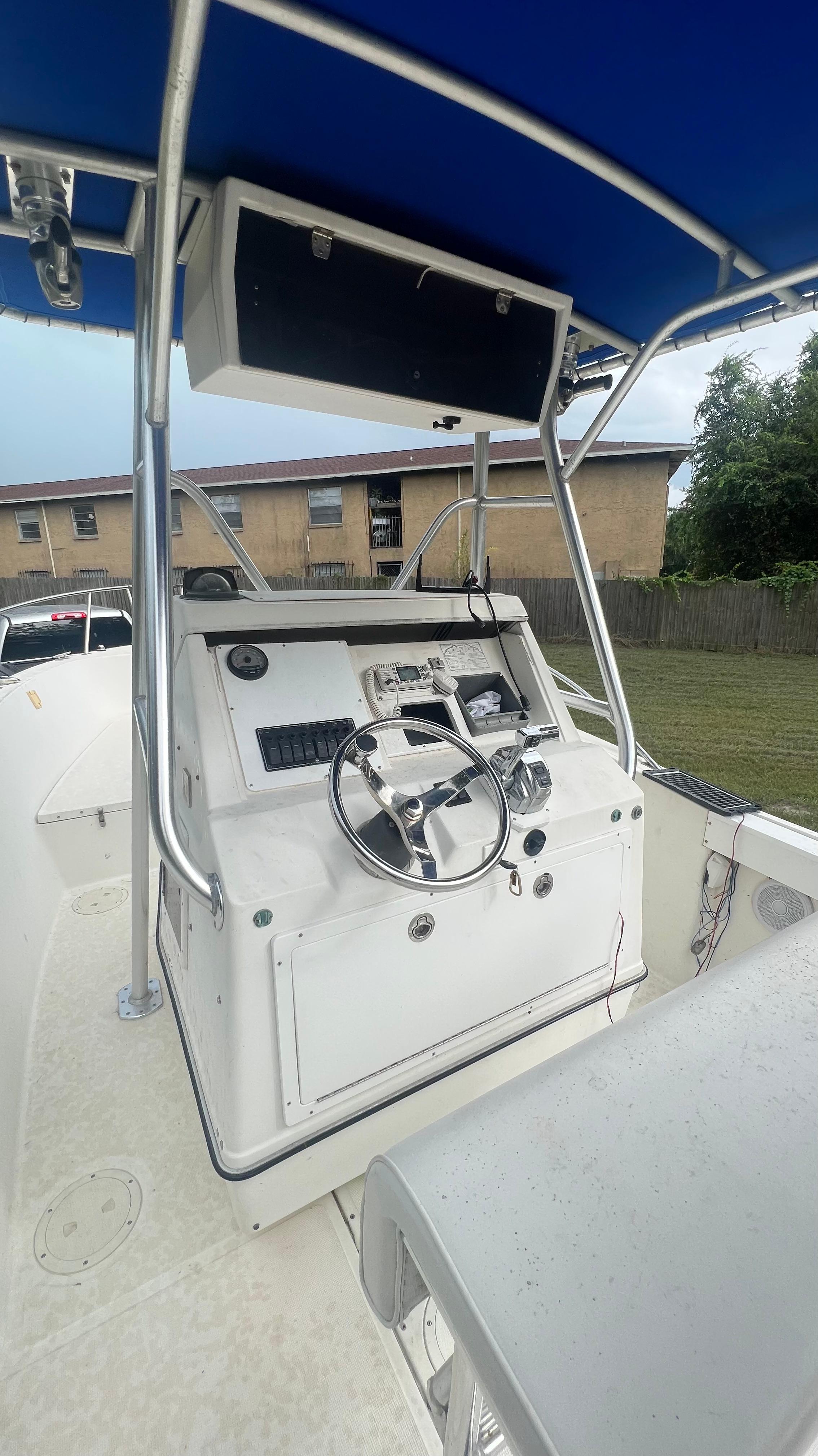 1989 Pursuit 230 center console