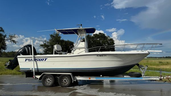 Pursuit 230 Center Console 