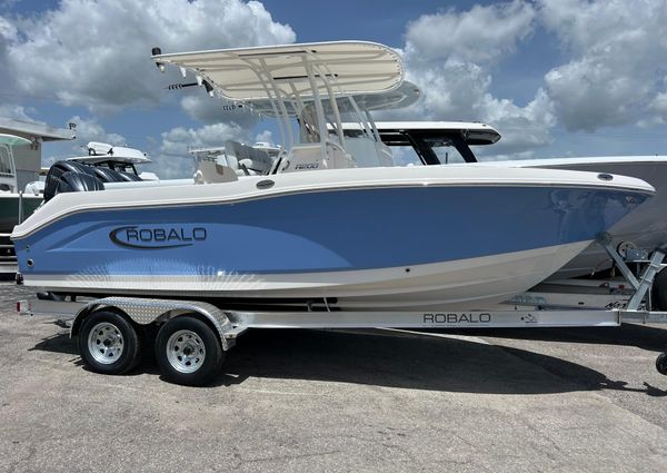 Robalo R200-CENTER-CONSOLE image