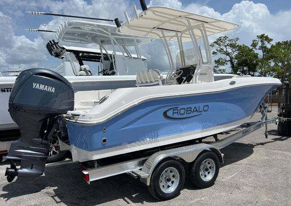 Robalo R200-CENTER-CONSOLE image