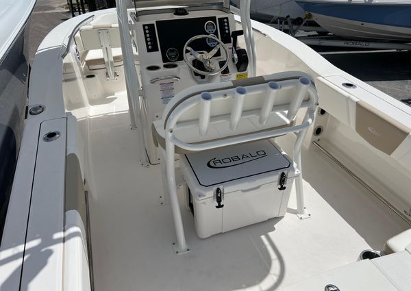 Robalo R200-CENTER-CONSOLE image