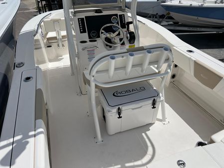 Robalo R200-CENTER-CONSOLE image