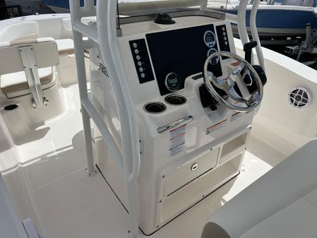 Robalo R200-CENTER-CONSOLE image