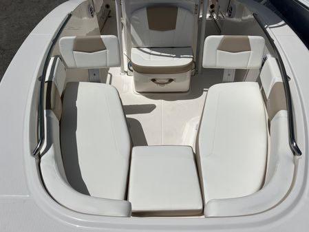 Robalo R200-CENTER-CONSOLE image