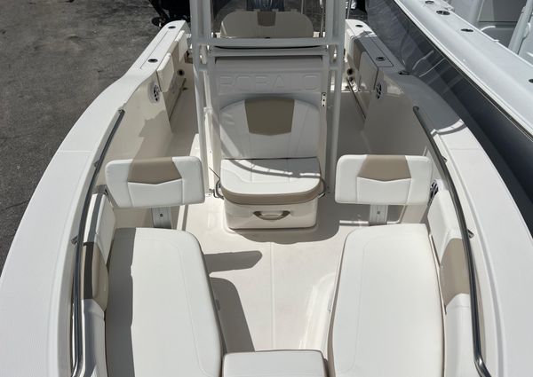 Robalo R200-CENTER-CONSOLE image