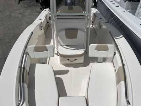 Robalo R200-CENTER-CONSOLE image