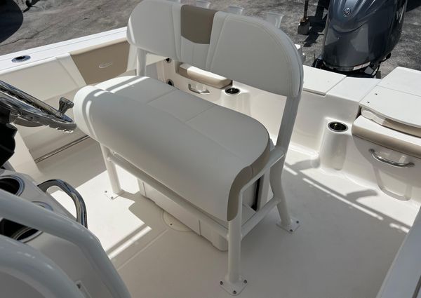 Robalo R200-CENTER-CONSOLE image