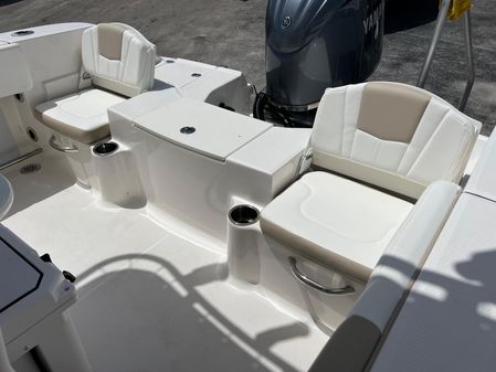 Robalo R200-CENTER-CONSOLE image