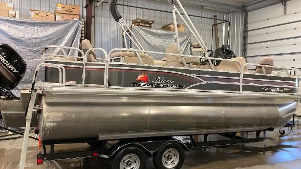 Sun Tracker Fishin' Barge 22 XP3 