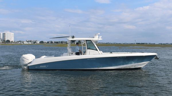 Boston Whaler 350 Outrage 