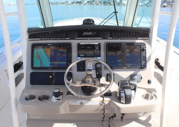 Boston Whaler 350 Outrage image