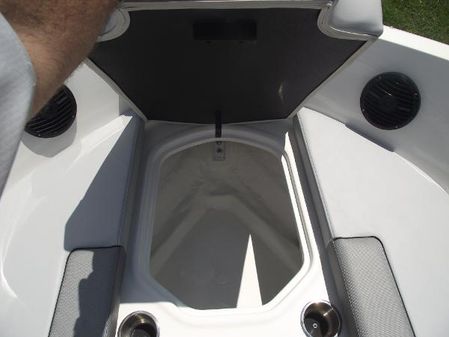 Bayliner VR5-OB image