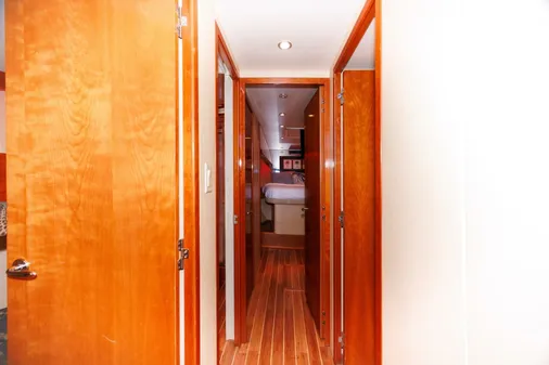 Hatteras 50 Convertible image