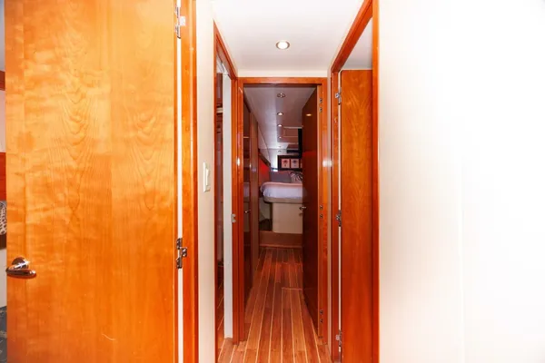 Hatteras 50-CONVERTIBLE image