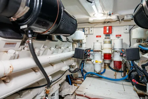 Hatteras 50 Convertible image