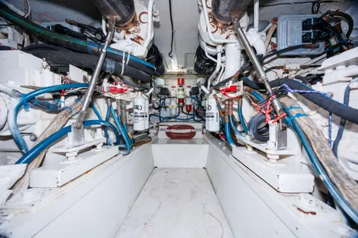 Hatteras 50 Convertible image