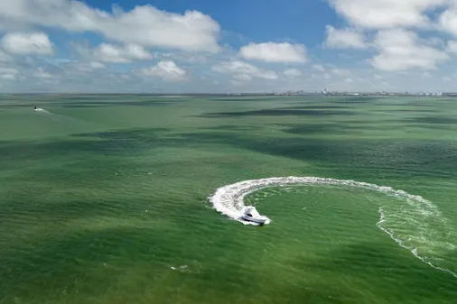 Hatteras 50 Convertible image