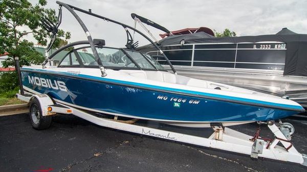 Moomba Mobius