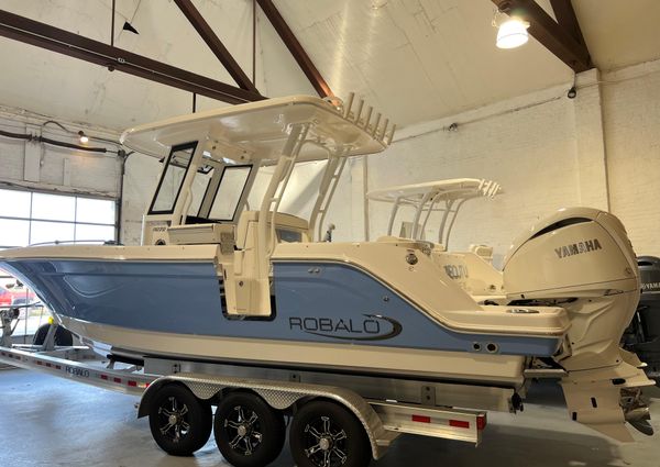 Robalo R-272 image